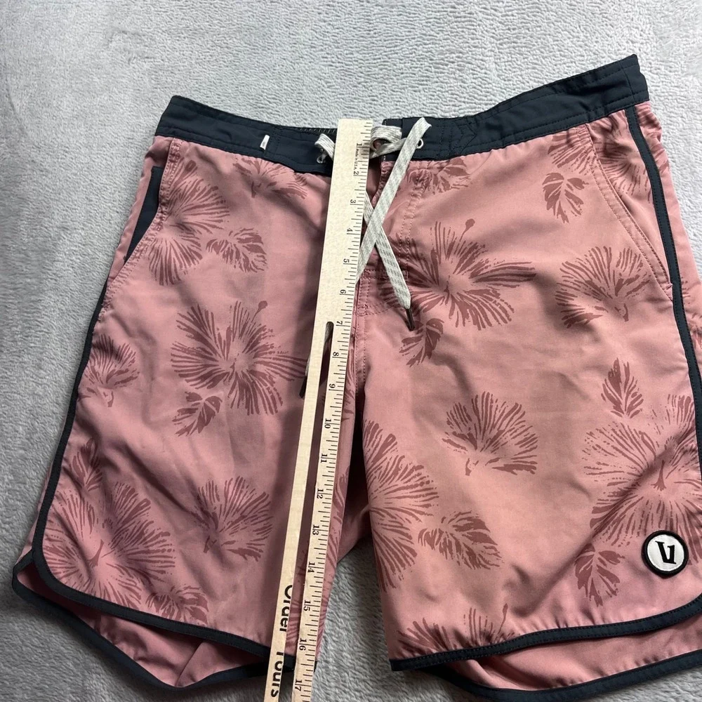 Vuori Cruise Board Shorts Mens 30 Pink Floral Tropical Swim Trunks V314